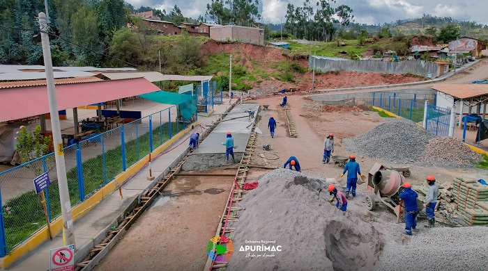 Gobierno regional de Apurímac fortalece la conectividad y calidad de vida con obra de pistas y veredas en el distrito de Huaccana