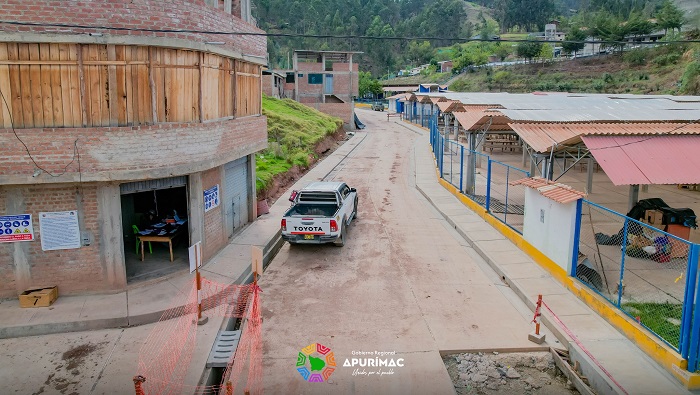 Gobierno regional de Apurímac fortalece la conectividad y calidad de vida con obra de pistas y veredas en el distrito de Huaccana