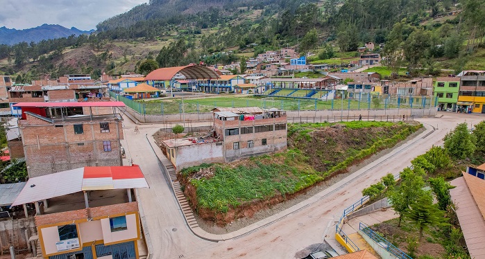 Gobierno regional de Apurímac fortalece la conectividad y calidad de vida con obra de pistas y veredas en el distrito de Huaccana