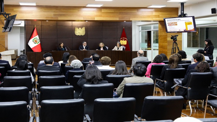 Presidenta del Tribunal Constitucional Luz Pacheco participa en presentación del libro Derecho Individual del Trabajo