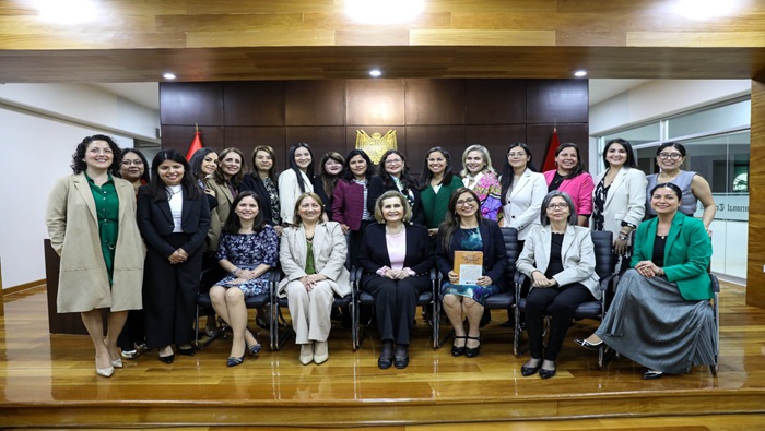 Presidenta del Tribunal Constitucional Luz Pacheco participa en presentación del libro Derecho Individual del Trabajo