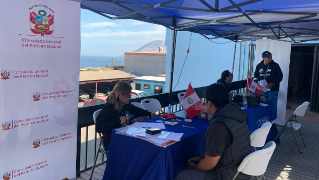 Peruanos residentes en las ciudades de Antofagasta, Tocopilla y Calama reciben atención consular itinerante