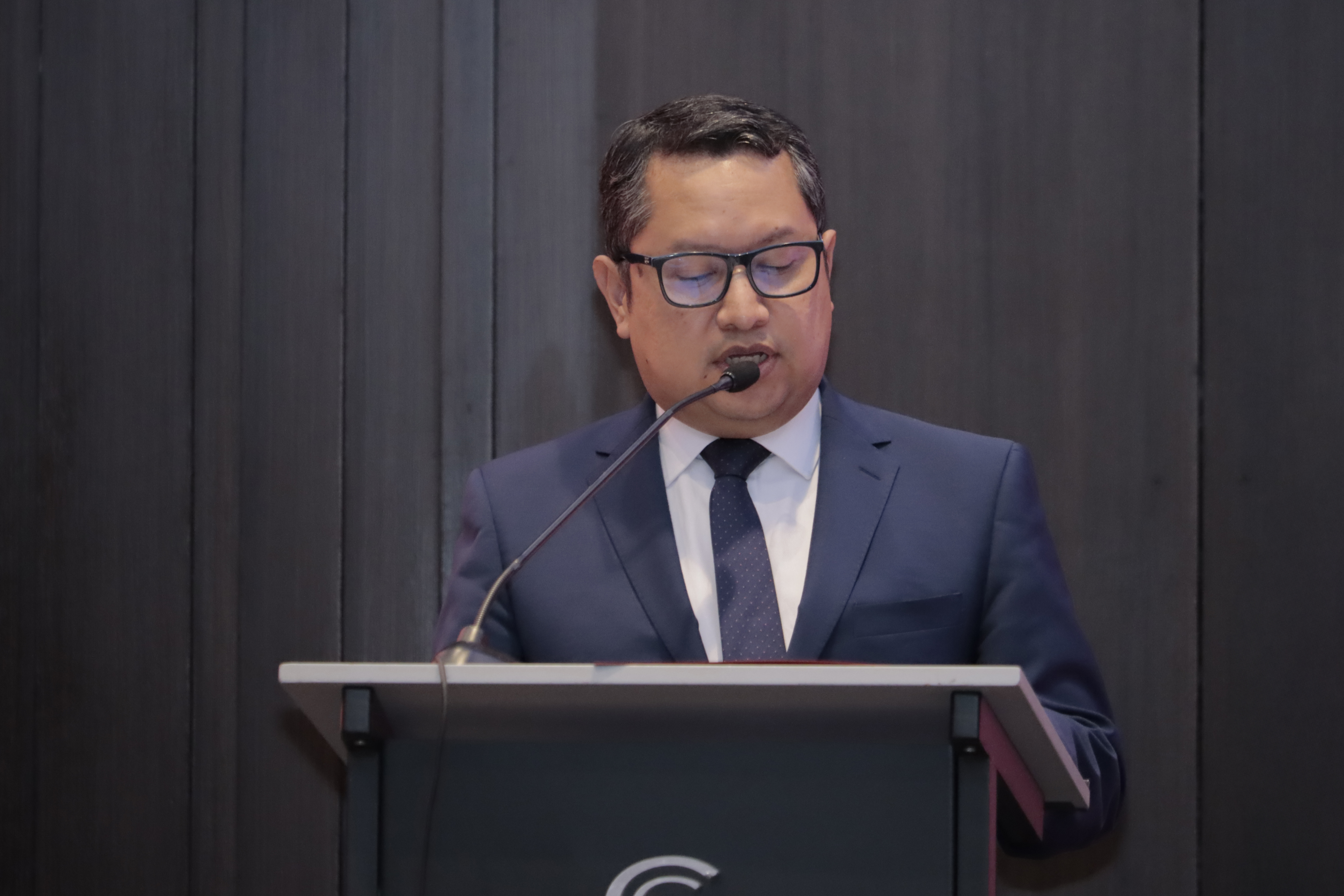 Encargado de Negocios a.i. del Perú brindando palabras