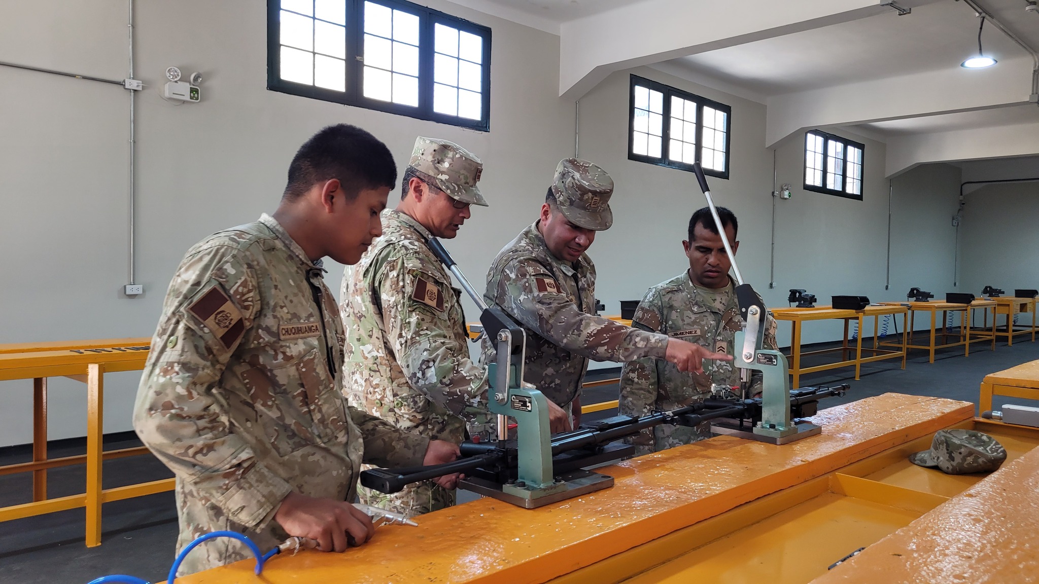 Taller de mantenimiento de fusiles Galil