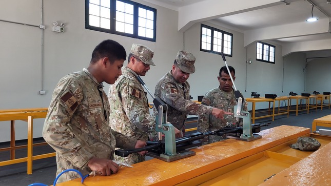 Taller de mantenimiento de fusiles Galil