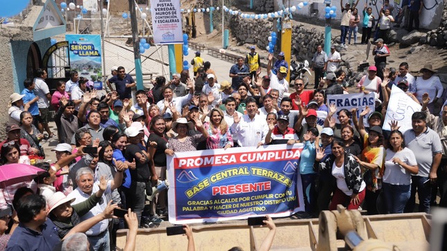 A este importante evento también asistió la congresista Digna Calle, regidores de nuestro distrito y vecinos comprometidos con el progreso de nuestra zona.
El alcalde Soria destacó que esta obra, que se ejecutará en un plazo de 5 meses, transformará por completo la calidad de vida de los vecinos, mejorando su seguridad y movilidad.