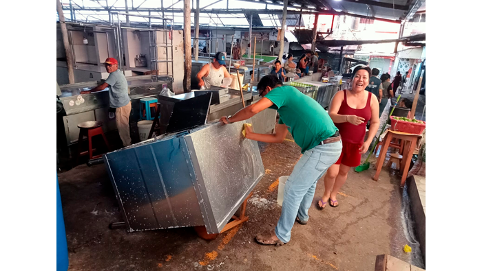 Desinfecci贸n y fumigaci贸n de los centros de abastos.