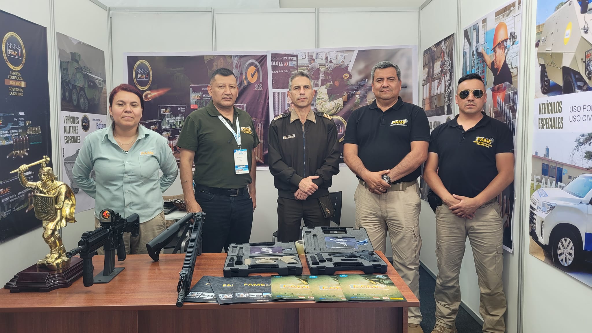 El Crl. Jorge Zapata junto al equipo de comercializacion a cargo de los evebtos de FAME