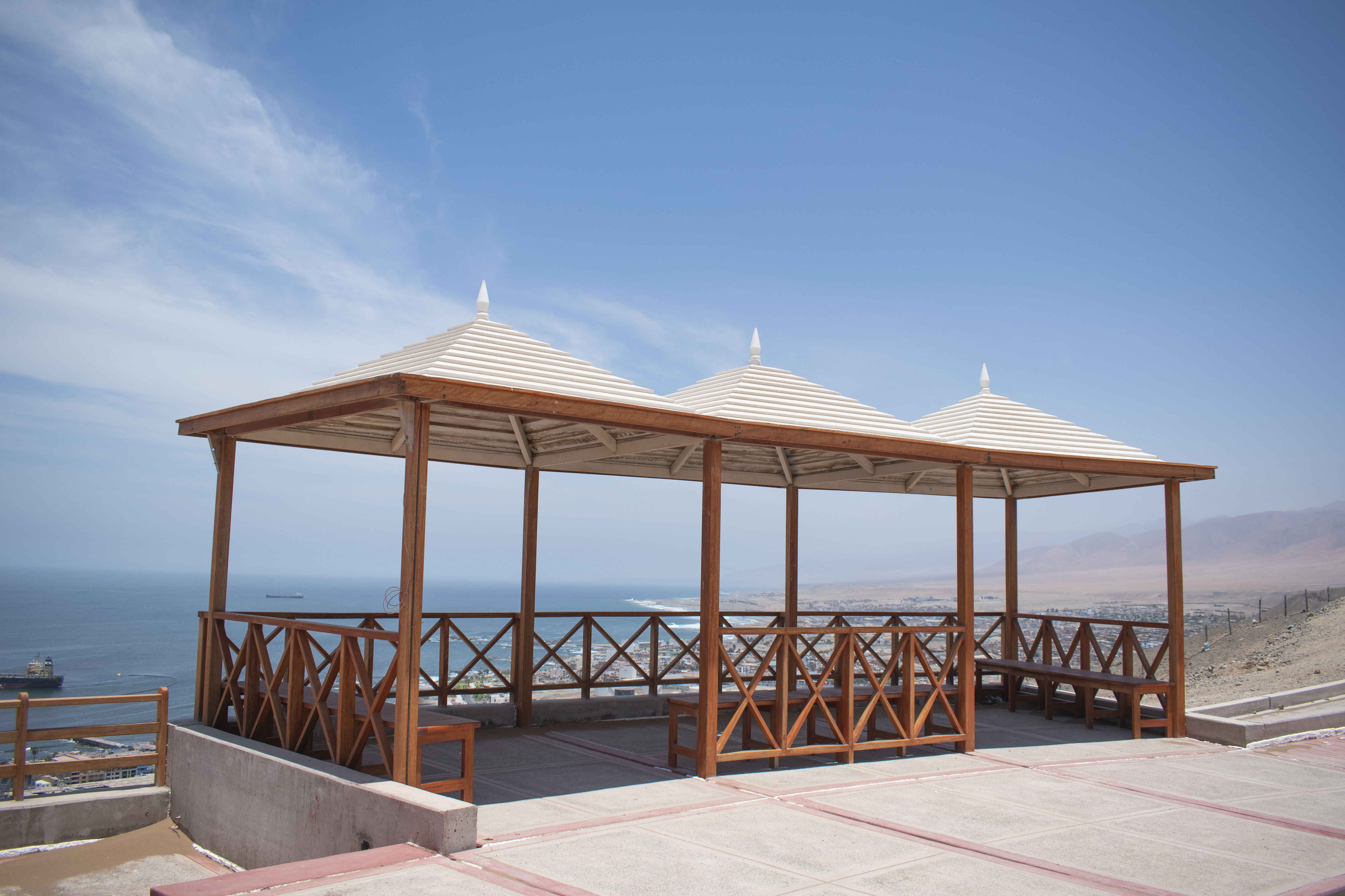 El Malecón Superior Pampa Inalámbrica, continúa con un importante avance físico.