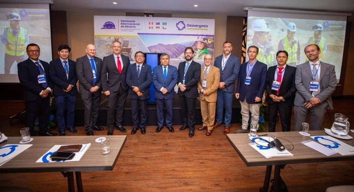 Foto grupal de los asistentes al seminario
