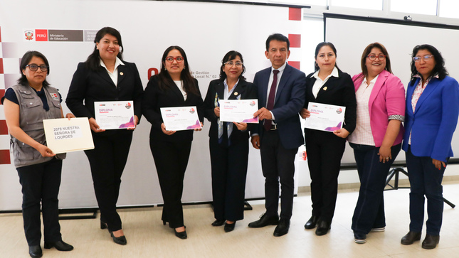 DOCENTES CON DIPLOMAS DE RECONOCIMIENTO
