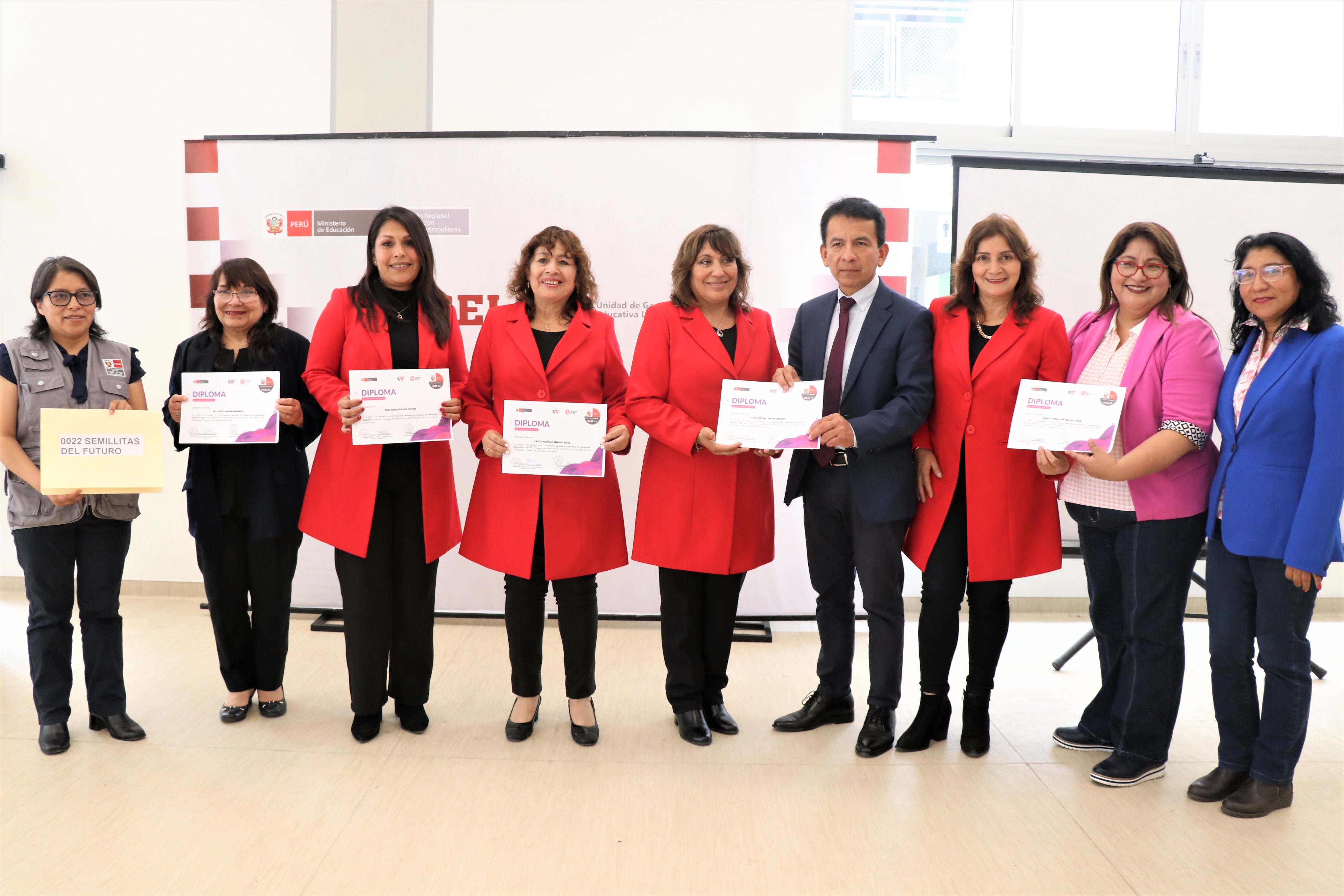 DOCENTES CON DIPLOMAS DE RECONOCIMIENTO