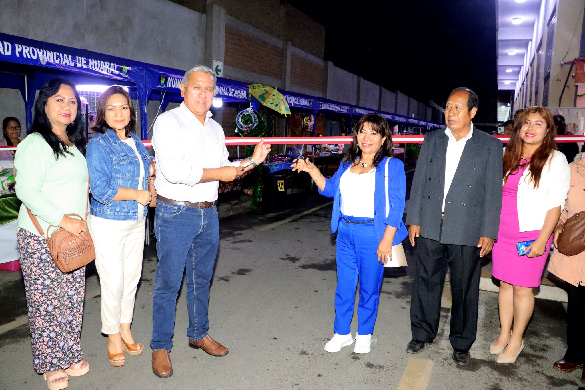 Alcalde Fernando Cárdenas inaugura Feria Navideña "Yo compro a mi Huaral"