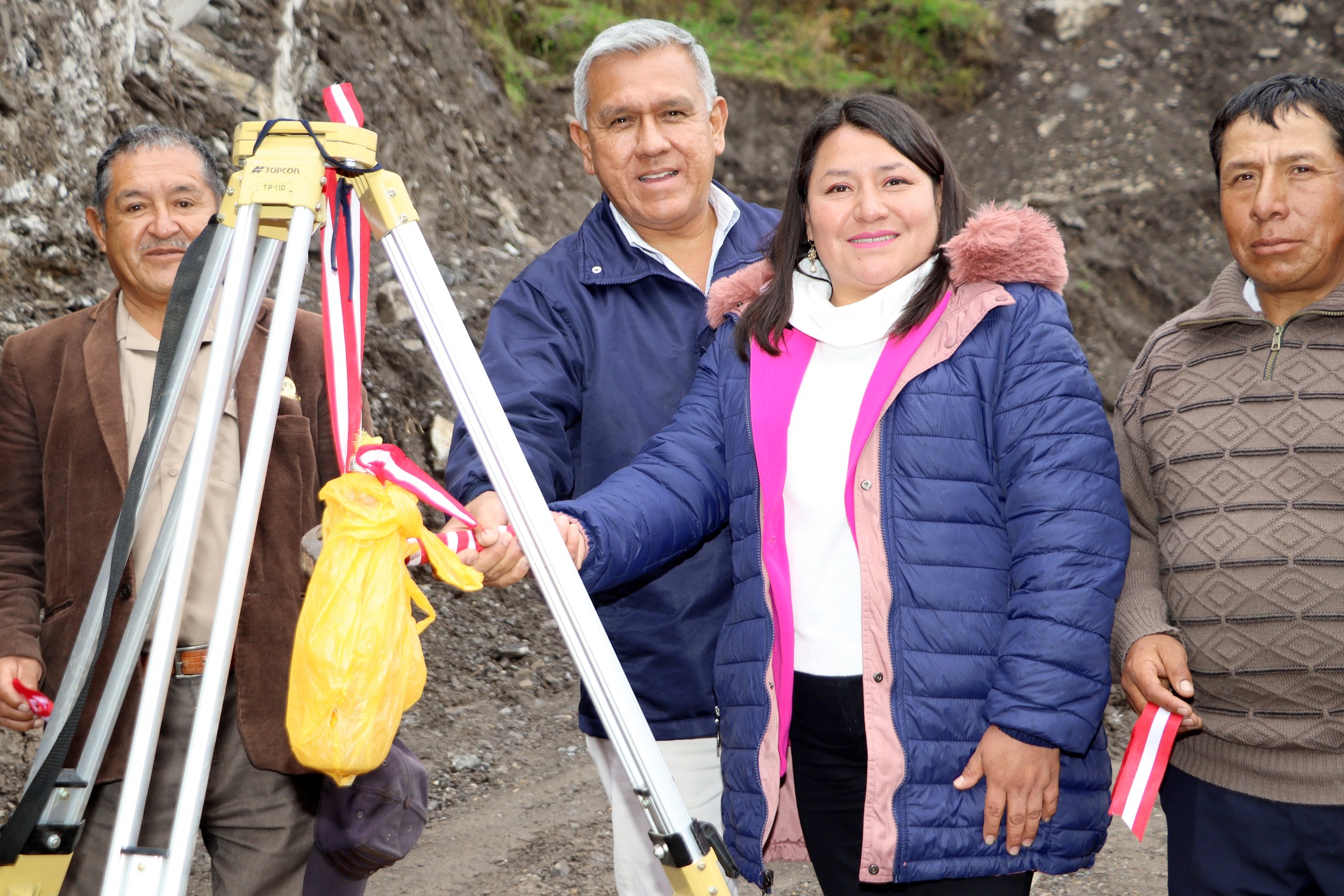 Vichaycocha: Alcalde Fernando C谩rdenas inaugura trocha carrozable de m谩s de tres kil贸metros