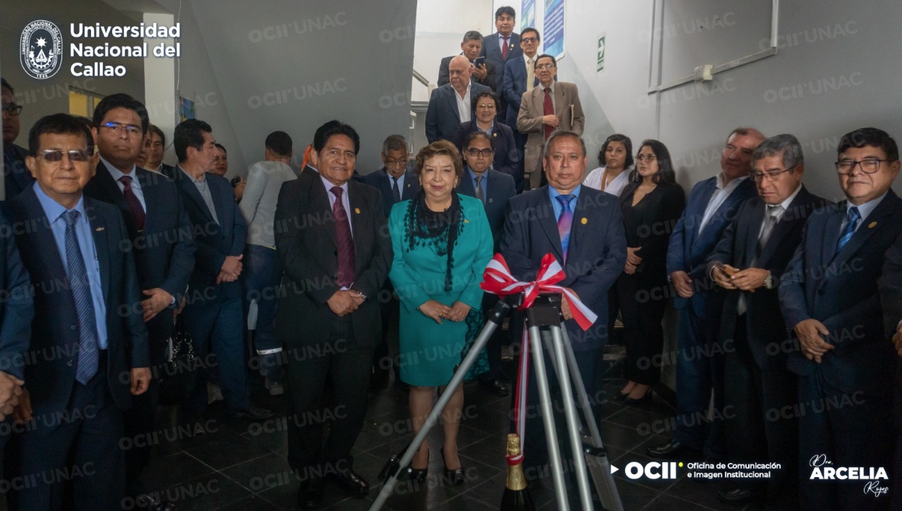 Autoridades presenciaron la colocación de la primera piedra en el local donde se construirá el laboratorio de investigación de la FIPA