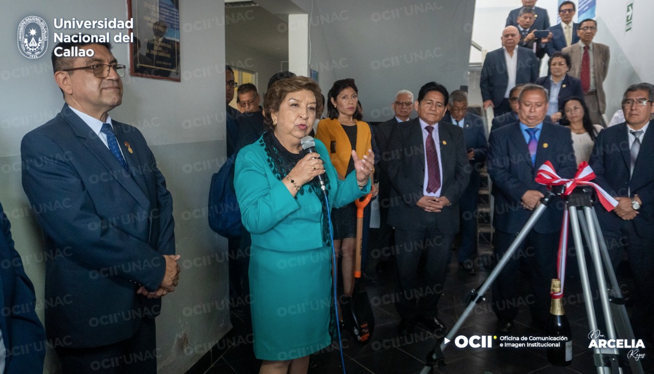 Autoridades presenciaron la colocación de la primera piedra en el local donde se construirá el laboratorio de investigación de la FIPA