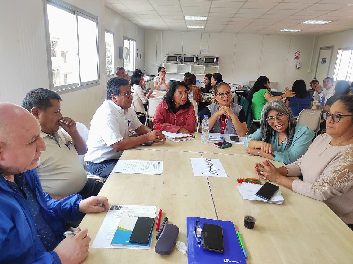trabajos entre los trabajadores de la UGEL 02