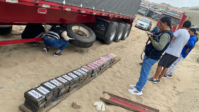 Fiscalía Antidrogas del Callao realiza diligencias tras hallar 730 paquetes de clorhidrato de cocaína camuflado en la carreta de un tráiler