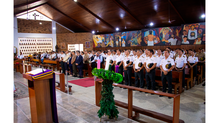 Alcaldesa participa en Misa e Izamiento por el dΓa de la PNP.