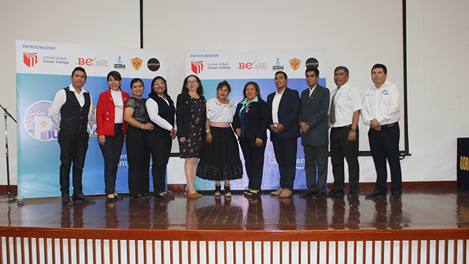 Maestros muestran talento en concurso de canto