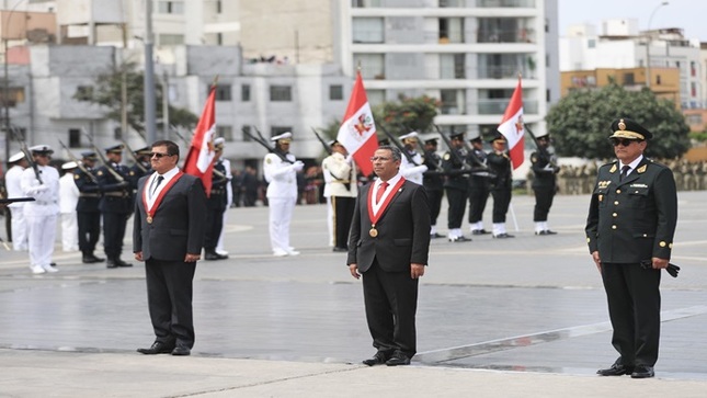 Magistrado del TC Francisco Morales fue condecorado con la “Medalla al Mérito Ciudadano”