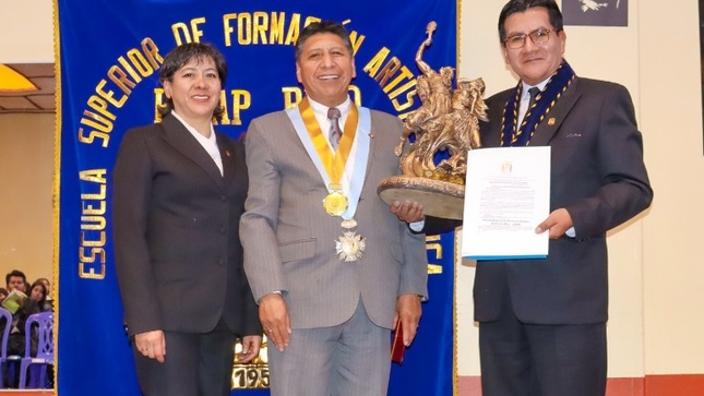 Municipalidad de Puno saluda a la escuela superior de formación artística de puno por su LXX aniversario