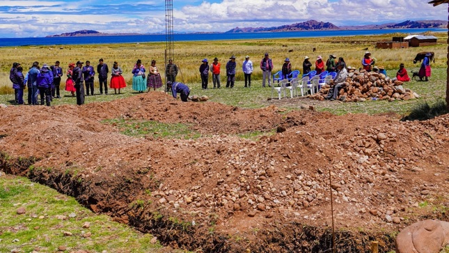 Municipalidad de Puno participa en la colocación de la primera piedra del local comunal de usos múltiples en Perka, distrito de Platería