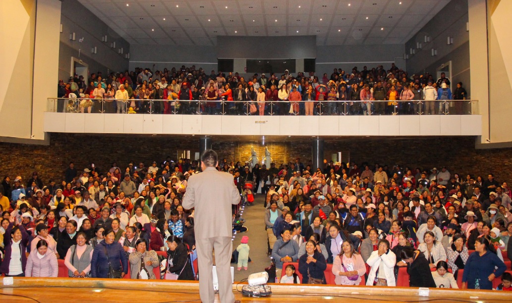 Más de 900 padres de familia de la IE Miguel Grau participaron en taller informativo promovido por la DEMUNA