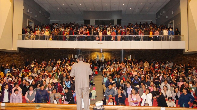 Más de 900 padres de familia de la IE Miguel Grau participaron en taller informativo promovido por la DEMUNA