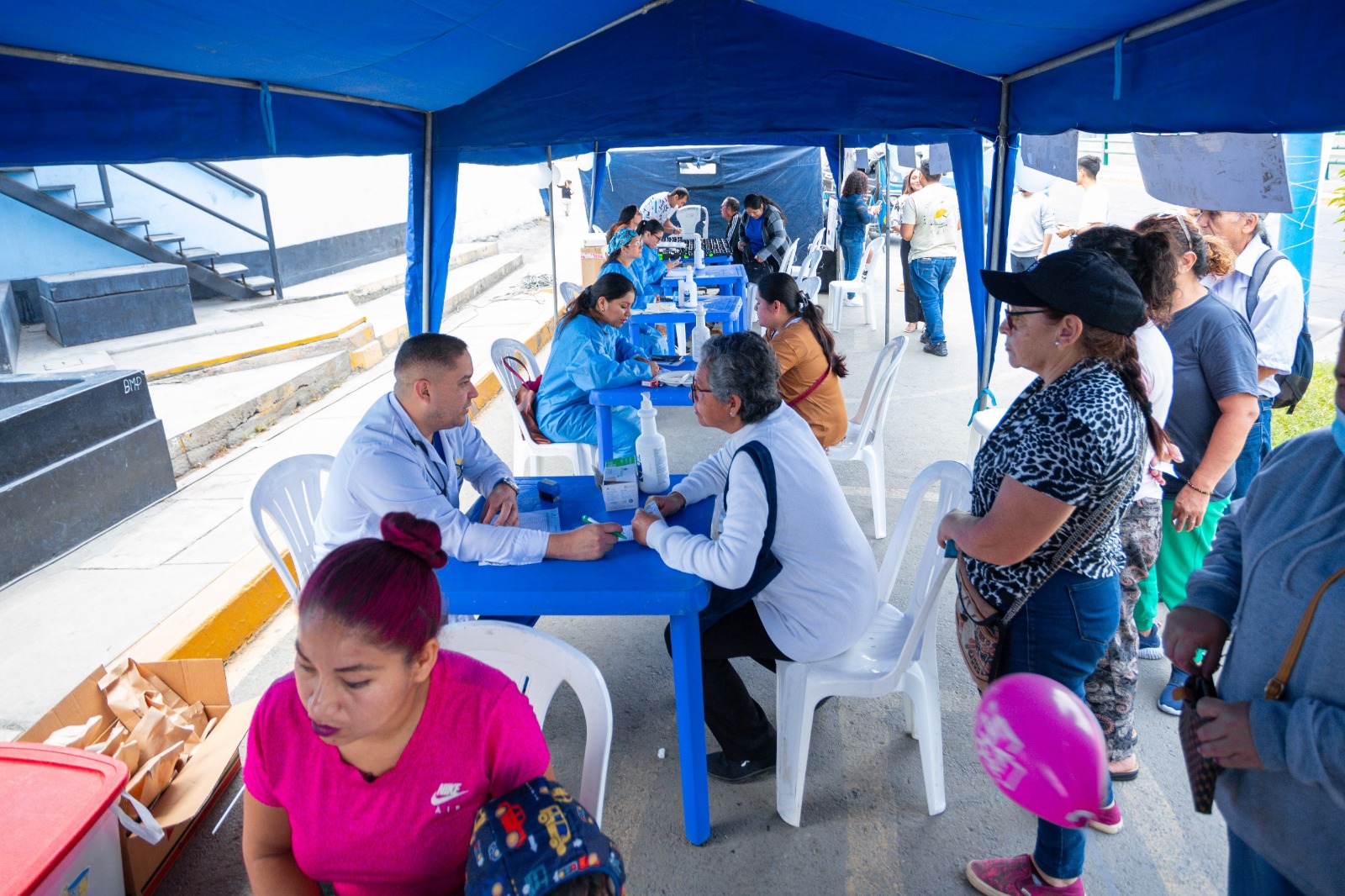 Atención médica gratuita y de calidad 🩺👨⚕️👩⚕️ llega a Ventanilla con campañas itinerantes para el bienestar de todos 👨👩👧👦.