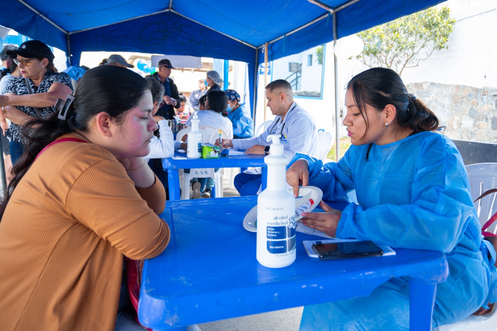 Atención médica gratuita y de calidad 🩺👨⚕️👩⚕️ llega a Ventanilla con campañas itinerantes para el bienestar de todos 👨👩👧👦.