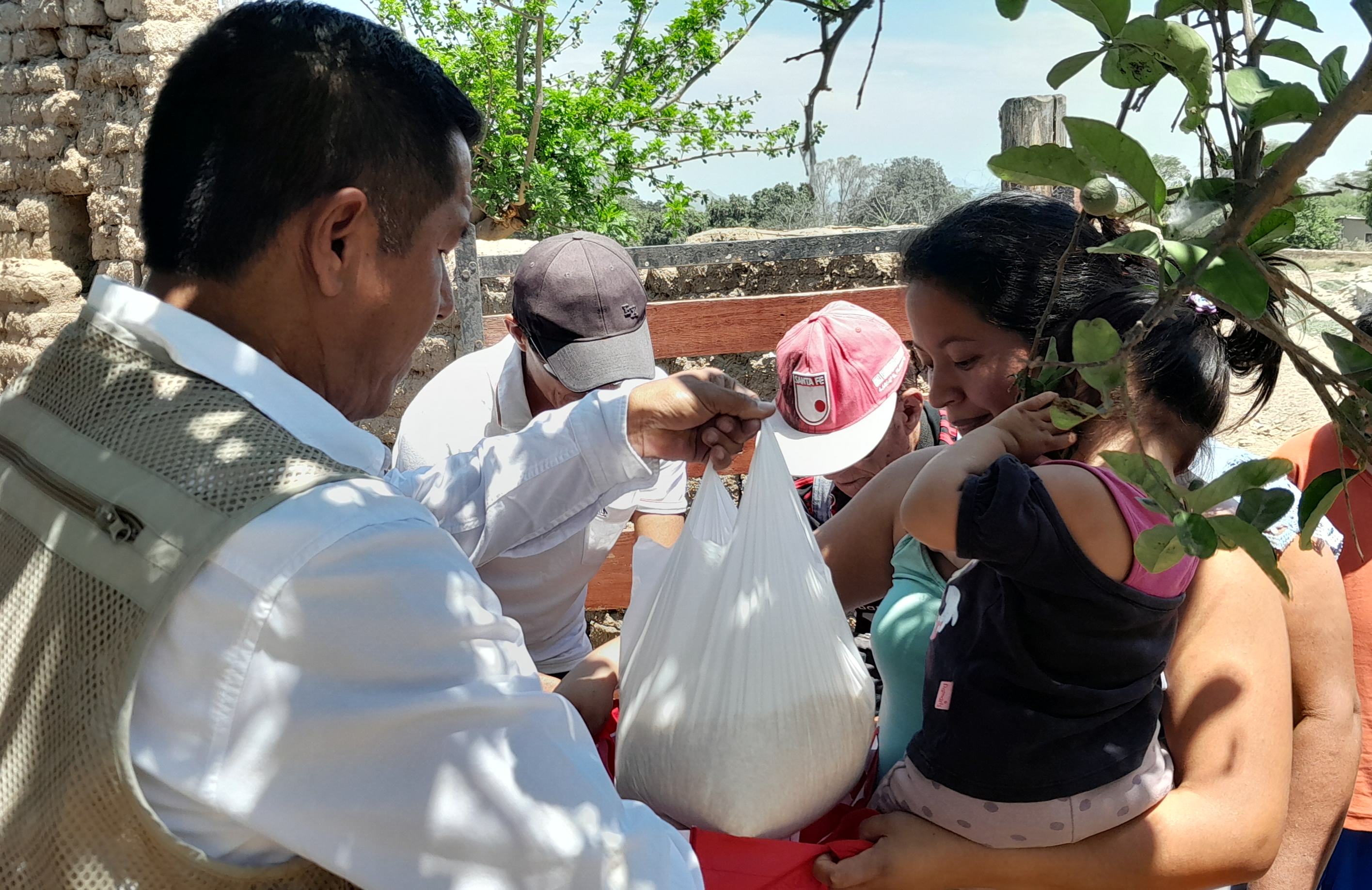 Archivo JPG de la entrega de donación.