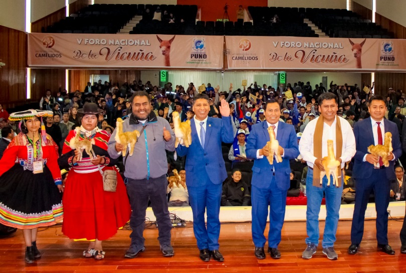 Municipalidad Provincial de Puno participó en la inauguración del V Foro nacional de la vicuña