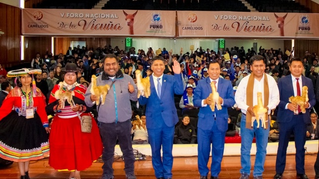 Municipalidad Provincial de Puno participó en la inauguración del V Foro nacional de la vicuña
