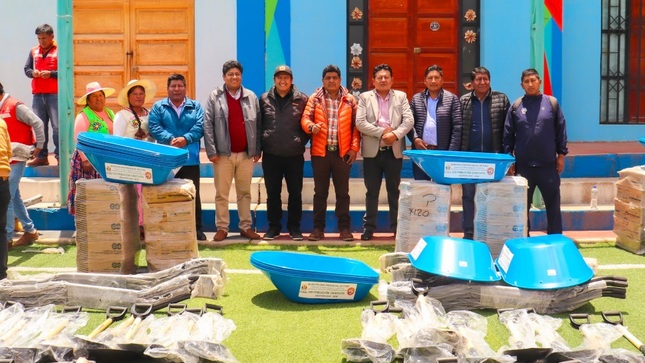 Municipalidad de Puno entrega kit de herramientas de trabajo a los alcaldes de los centros poblados