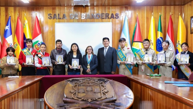 Municipalidad Provincial de puno reconoce a la nueva junta directiva del consorcio de municipios Escolares