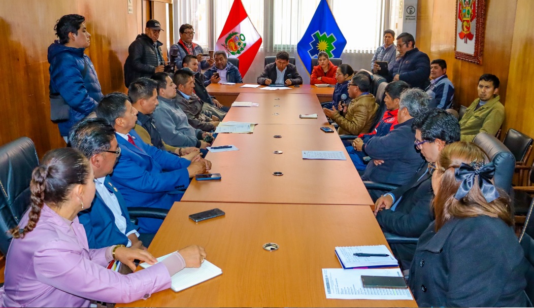 Concejo Municipal participa en reunión informativa sobre el proyecto de fortalecimiento del Hospital Regional Manuel Núñez Butrón