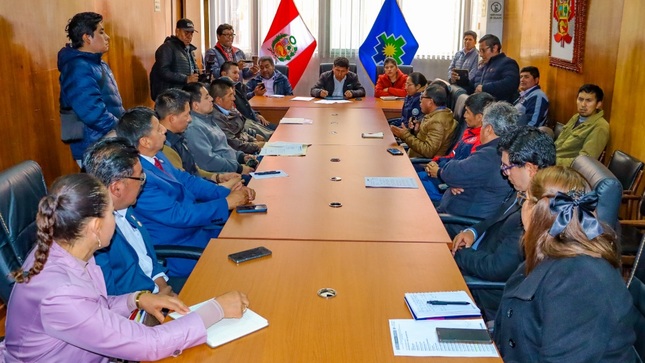 Concejo Municipal participa en reunión informativa sobre el proyecto de fortalecimiento del Hospital Regional Manuel Núñez Butrón