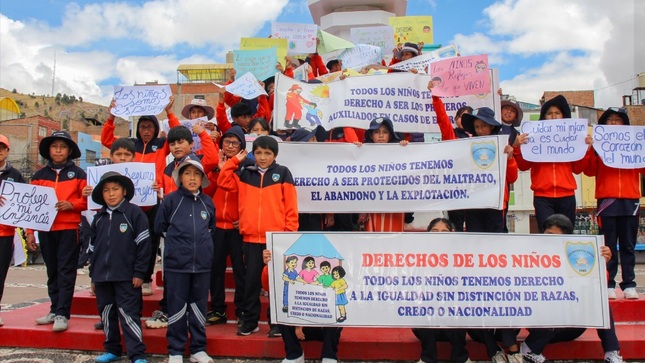 DEMUNA conmemora 35 años de reconocimiento de los derechos del niño con una marcha conmemorativa
