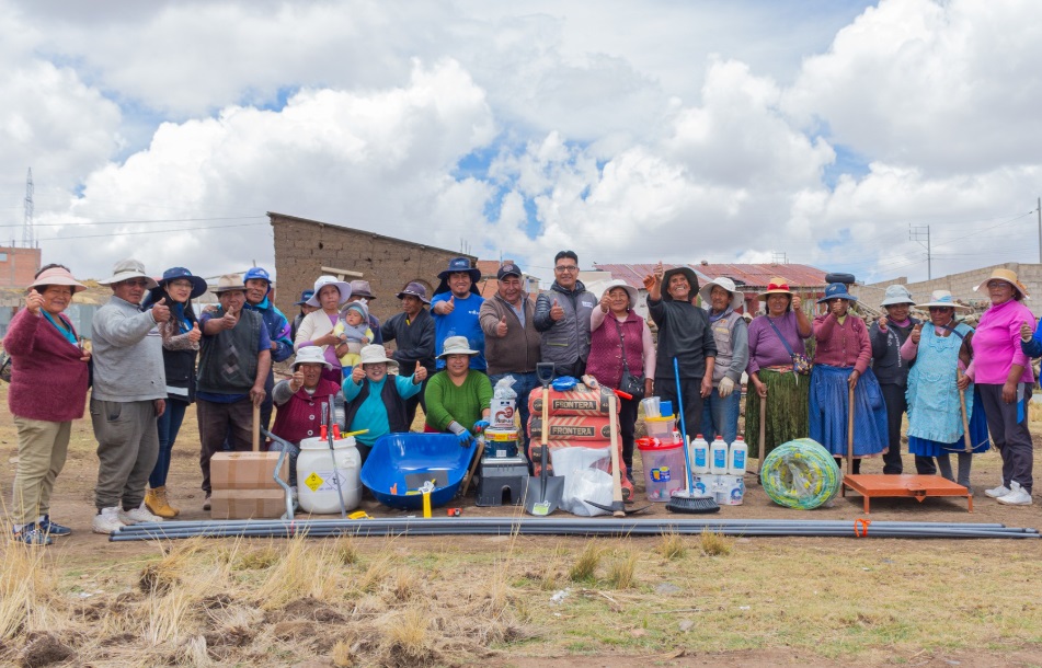 Entrega de kit básico de herramientas y mantenimiento del sistema de agua en la JASS Collaquipa del distrito de Puno
