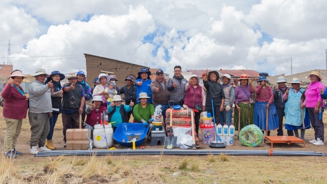 Entrega de kit básico de herramientas y mantenimiento del sistema de agua en la JASS Collaquipa del distrito de Puno