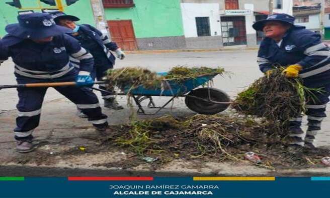 La Gerencia de Desarrollo Ambiental, junto al equipo de limpieza pรบblica de la Municipalidad Provincial de Cajamarca, realizรณ una jornada de limpieza integral en las principales avenidas de la ciudad. Con tareas de deshierbo y limpieza de canales, se contribuye al embellecimiento y cuidado del entorno urbano. ยกUn esfuerzo que impacta directamente en el bienestar de todos!. ๐ฟ๐ฎ