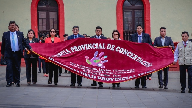 Instancia provincial preside izamiento y desfile por el Dia Internacional de la Eliminación de la violencia contra la mujer