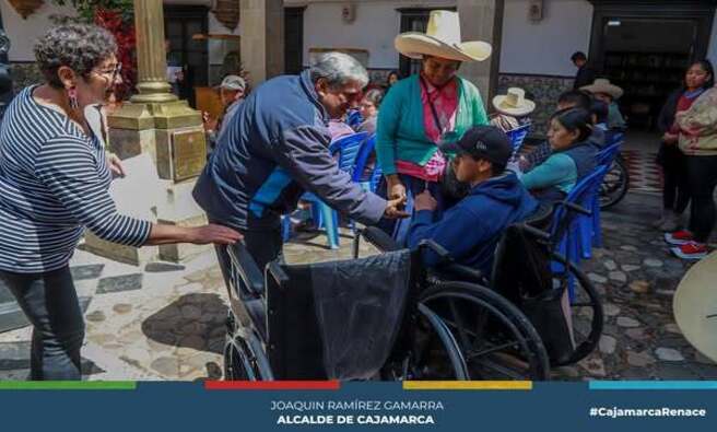 Con el objetivo de mejorar la calidad de vida de las familias mΓ‘s necesitadas, la Municipalidad Provincial de Cajamarca entregΓ³ sillas de ruedas, alimentos y medicamentos a personas en situaciΓ³n de vulnerabilidad.
Esta importante acciΓ³n, liderada por la Gerencia de Desarrollo Social, reafirma nuestro compromiso con el bienestar de nuestra comunidad y la construcciΓ³n de una sociedad mΓ‘s inclusiva y solidaria. Seguimos trabajando para llevar esperanza y apoyo a quienes mΓ‘s lo requieren.π
Β‘Con Joaquin RamΓrez, Cajamarca Renace!πͺ