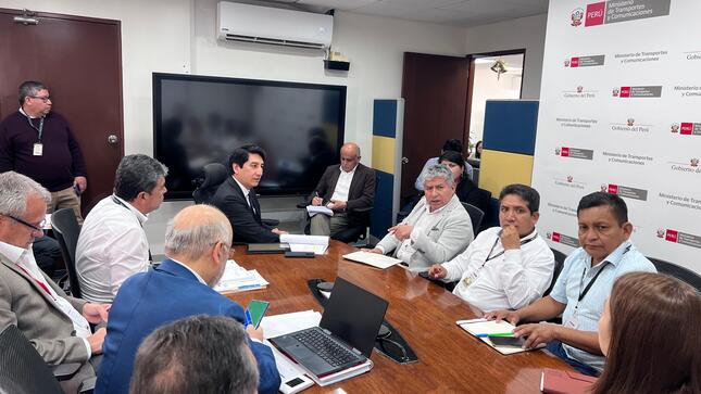 Gobernador Antonio Pulgar en reunión con el viceministro de Transportes.