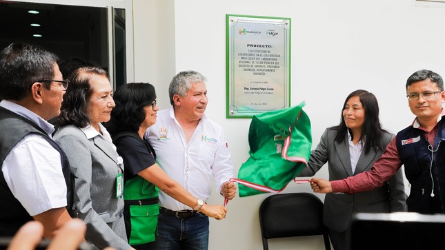 Inauguración del laboratorio de biología molecular