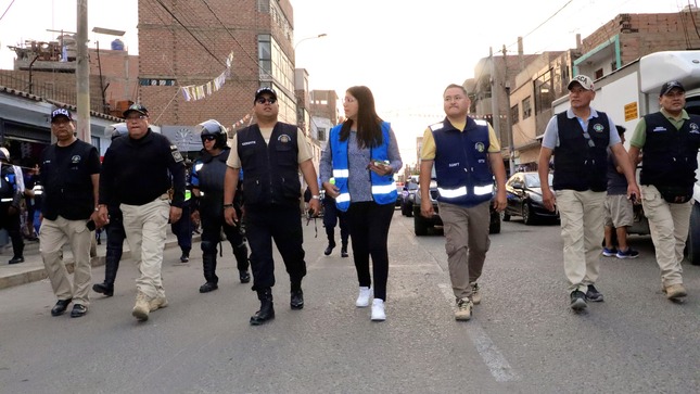 Municipalidad de Huaral fiscaliza comercio ambulatorio e invita a participar en la Feria Navideña 2024