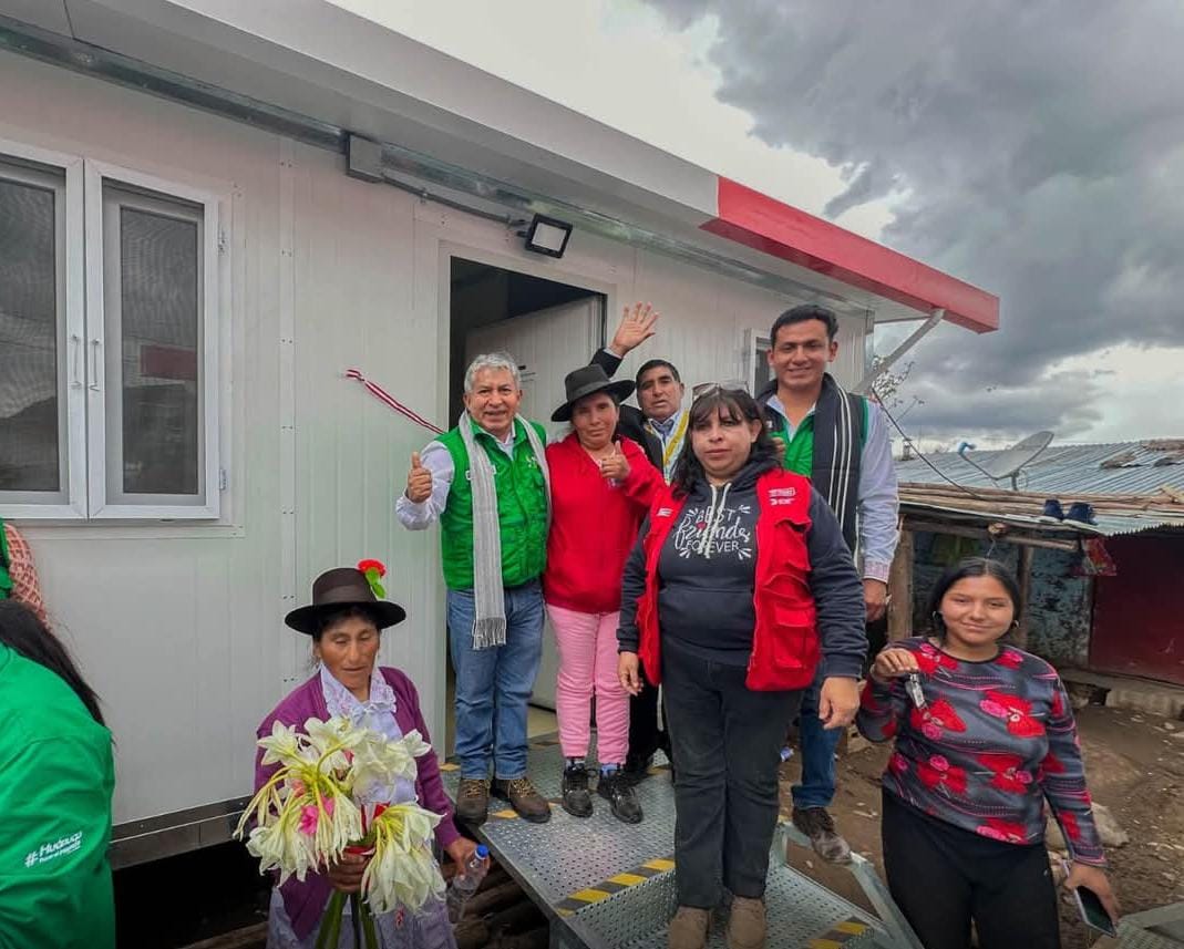 Entrega de módulos de viviendas a familias de San Francisco de Asís, en Lauricocha.