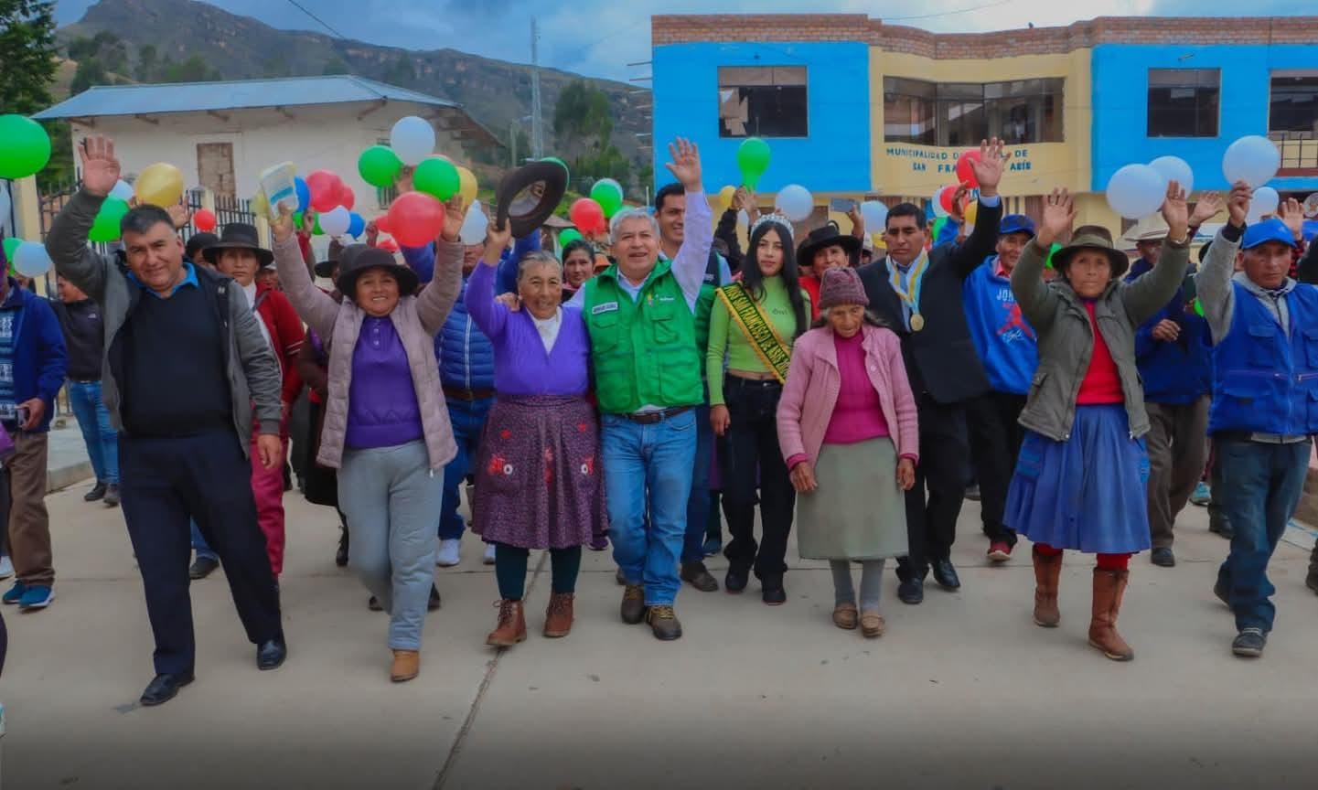 Entrega de módulos de viviendas a familias de San Francisco de Asís, en Lauricocha.