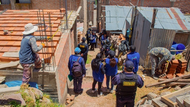 Municipalidad de Puno realiza paralizacion de obra en el barrio Chejoña